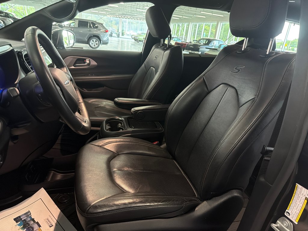 2021 Chrysler Pacifica Hybrid Touring L Plus in Saint-Jean-Sur-Richelieu, Quebec - 12 - w1024h768px