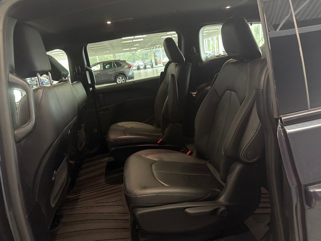 2021 Chrysler Pacifica Hybrid Touring L Plus in Saint-Jean-Sur-Richelieu, Quebec - 10 - w1024h768px