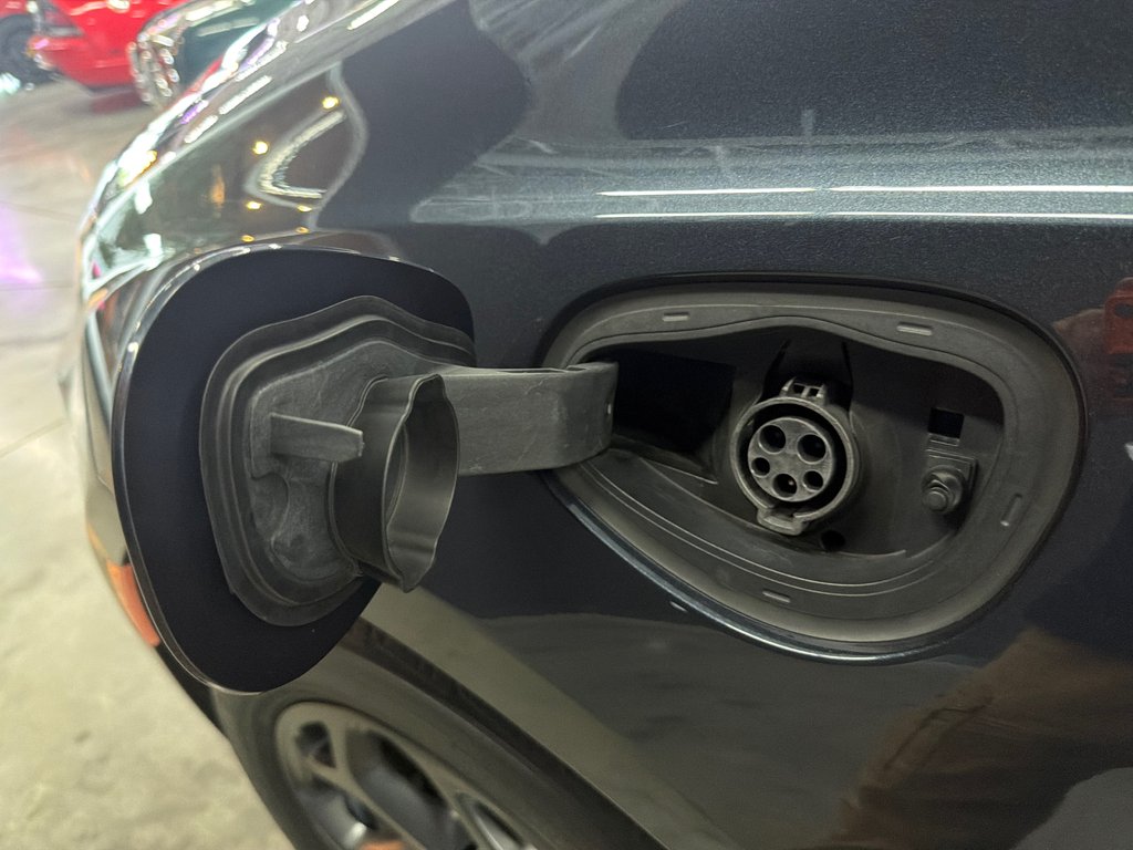 2021 Chrysler Pacifica Hybrid Touring L Plus in Saint-Jean-Sur-Richelieu, Quebec - 9 - w1024h768px