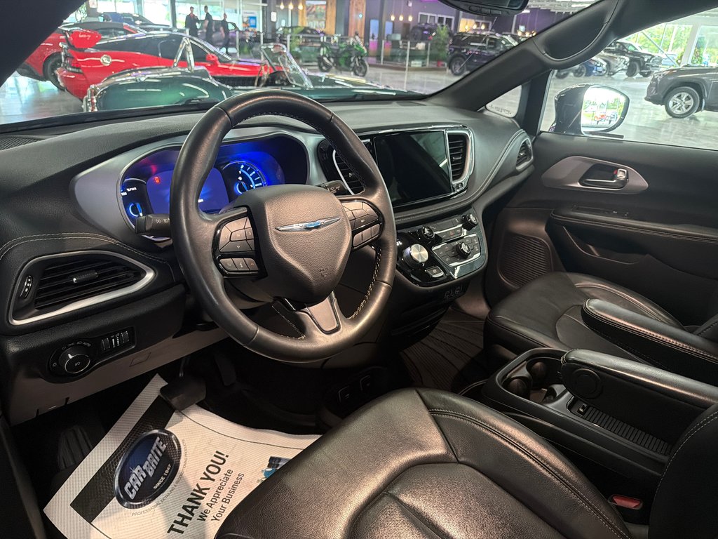 2021 Chrysler Pacifica Hybrid Touring L Plus in Saint-Jean-Sur-Richelieu, Quebec - 13 - w1024h768px