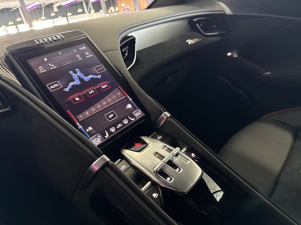 Ferrari Roma Spider  2024 à Saint-Jean-Sur-Richelieu, Québec - 16 - w1024h768px