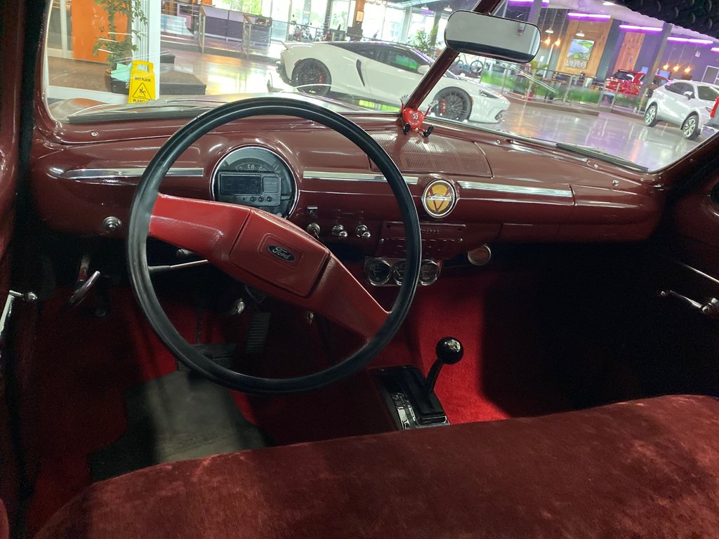 Ford Custom ShoeBox 1949 à Saint-Jean-Sur-Richelieu, Québec - 15 - w1024h768px