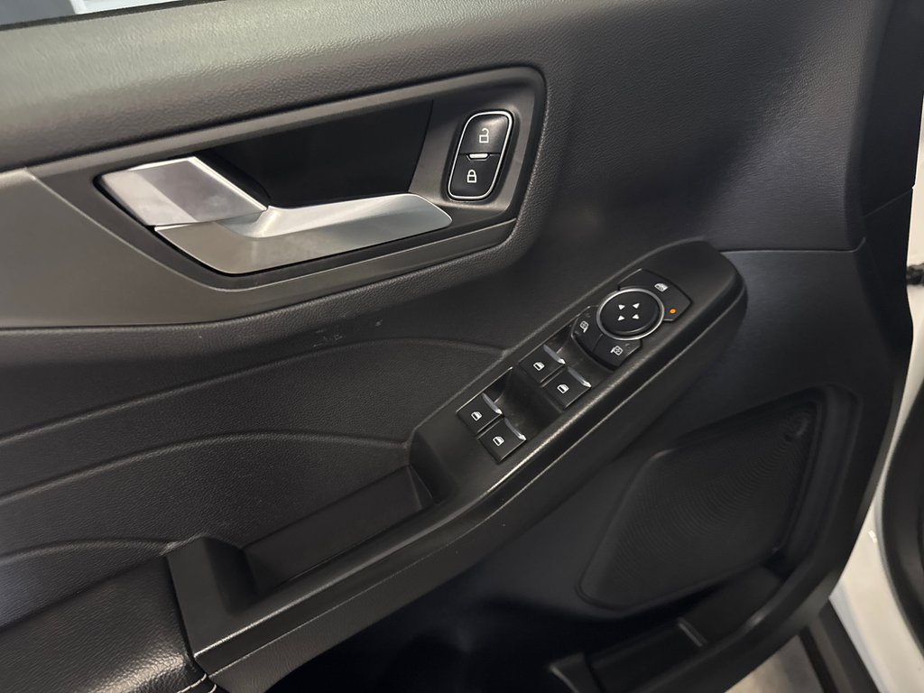 2025 Ford Escape PHEV in Saint-Jean-Sur-Richelieu, Quebec - 15 - w1024h768px