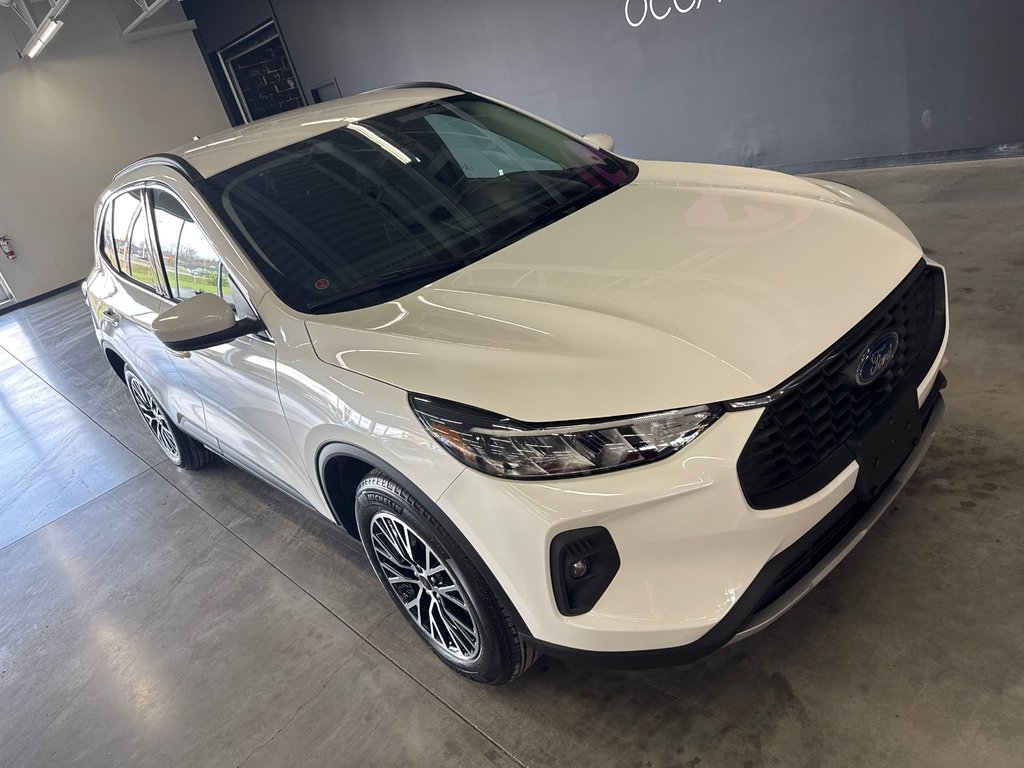 2025 Ford Escape PHEV in Saint-Jean-Sur-Richelieu, Quebec - 2 - w1024h768px