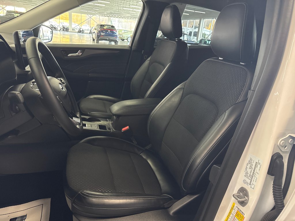 2025 Ford Escape PHEV in Saint-Jean-Sur-Richelieu, Quebec - 12 - w1024h768px