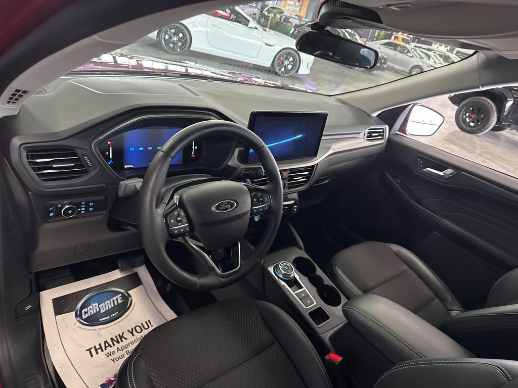 2025 Ford Escape PHEV in Saint-Jean-Sur-Richelieu, Quebec - 12 - w1024h768px