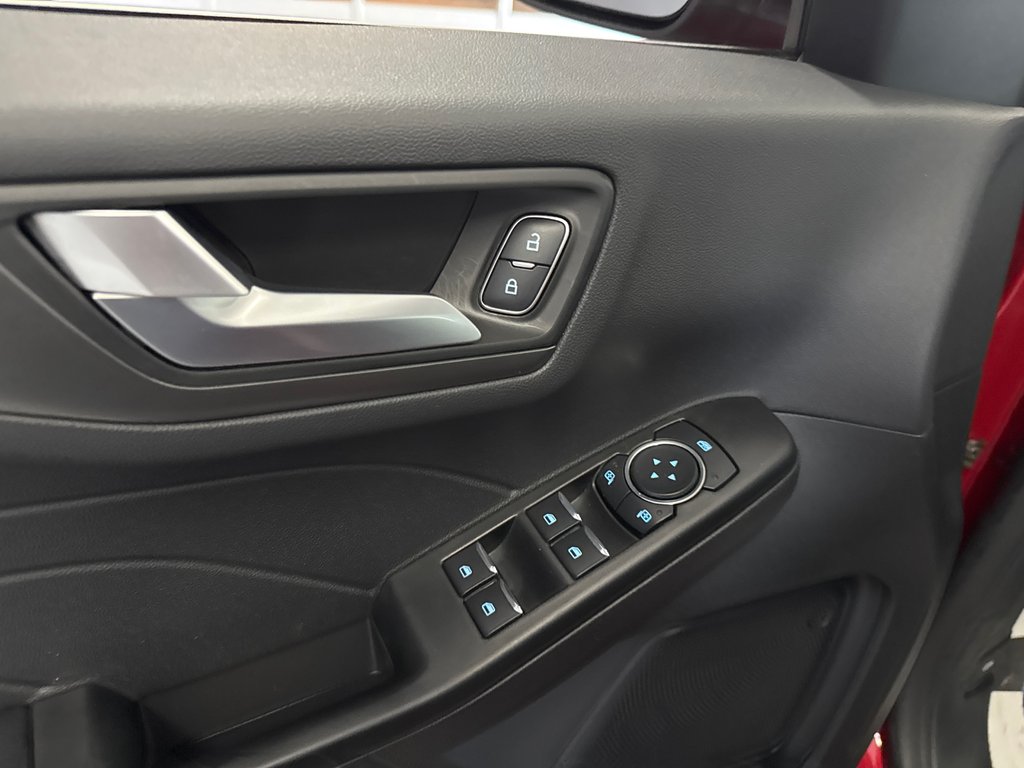 2025 Ford Escape PHEV in Saint-Jean-Sur-Richelieu, Quebec - 14 - w1024h768px