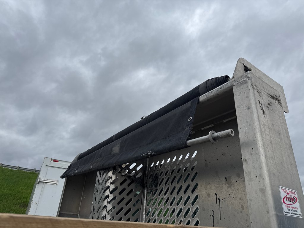 2022 Ford Super Duty F-650 Straight Frame Gas BENNE in Saint-Jean-Sur-Richelieu, Quebec - 9 - w1024h768px