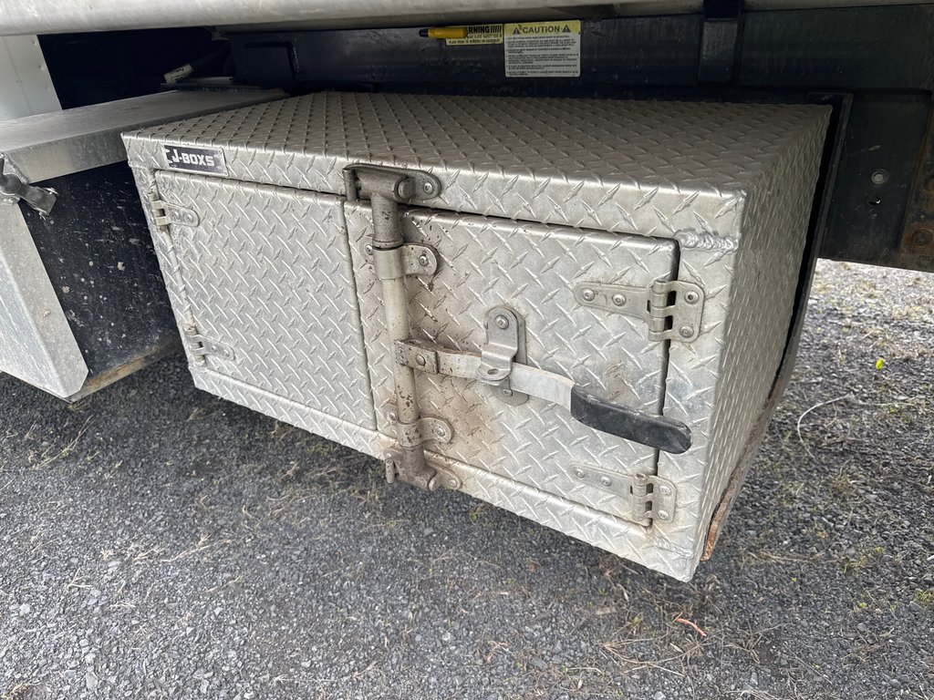 2022 Ford Super Duty F-650 Straight Frame Gas BENNE in Saint-Jean-Sur-Richelieu, Quebec - 10 - w1024h768px