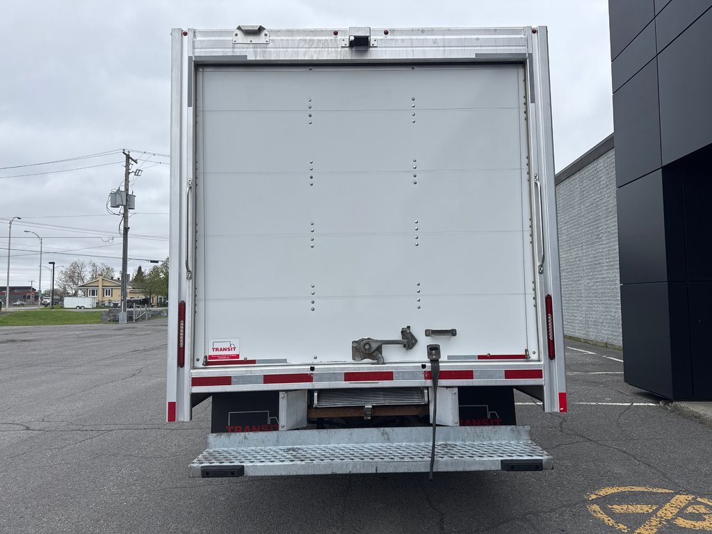 Ford TRANSIT CUTAWAY 16' PIED 2021 à Saint-Jean-Sur-Richelieu, Québec - 6 - w1024h768px