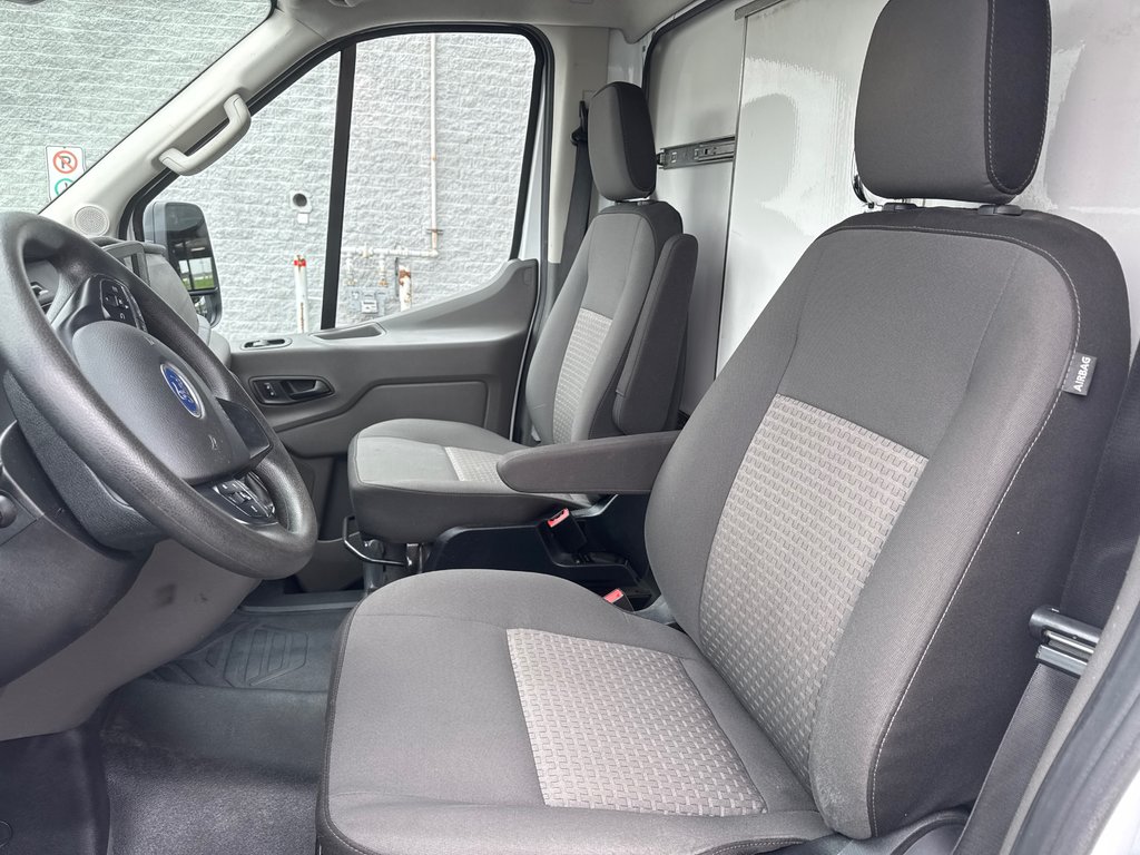 Ford TRANSIT CUTAWAY 16' PIED 2021 à Saint-Jean-Sur-Richelieu, Québec - 11 - w1024h768px