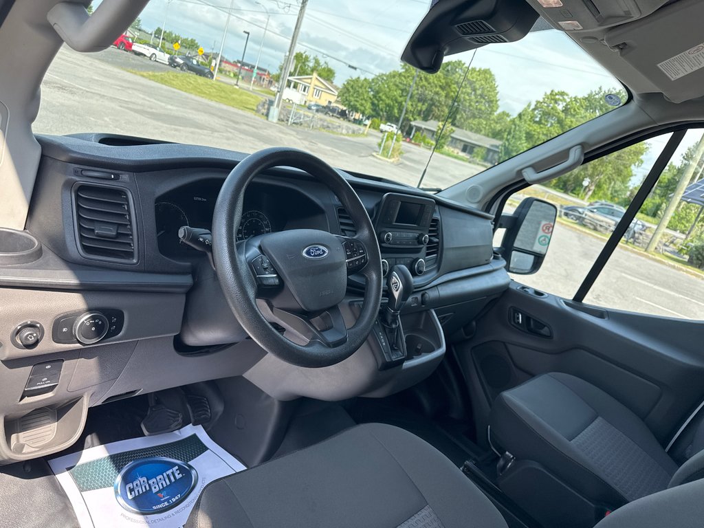 Ford TRANSIT CUTAWAY 3500 HD 15' 2023 à Saint-Jean-Sur-Richelieu, Québec - 8 - w1024h768px