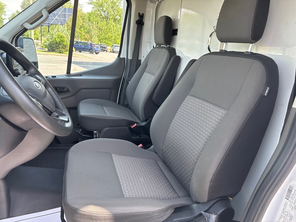 Ford TRANSIT CUTAWAY 3500 HD 15' 2023 à Saint-Jean-Sur-Richelieu, Québec - 16 - w1024h768px
