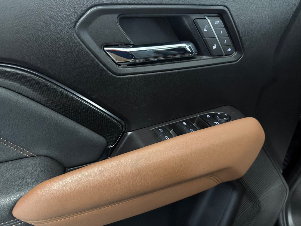 2025 GMC Canyon AT4 in Saint-Jean-Sur-Richelieu, Quebec - 15 - w1024h768px
