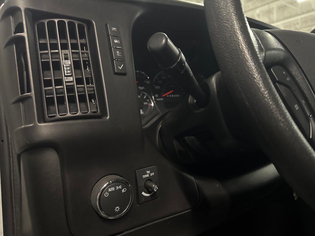 2023 GMC Savana Cargo Van 2500 in Saint-Jean-Sur-Richelieu, Quebec - 14 - w1024h768px