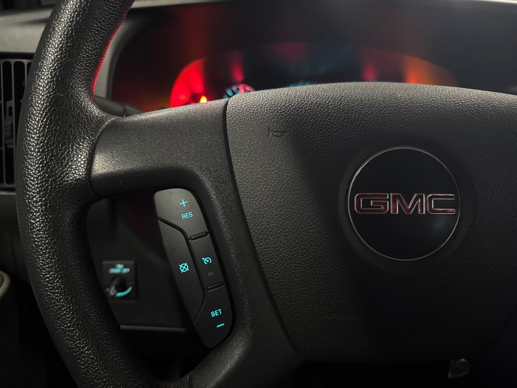 2023 GMC Savana Cargo Van 2500 in Saint-Jean-Sur-Richelieu, Quebec - 18 - w1024h768px