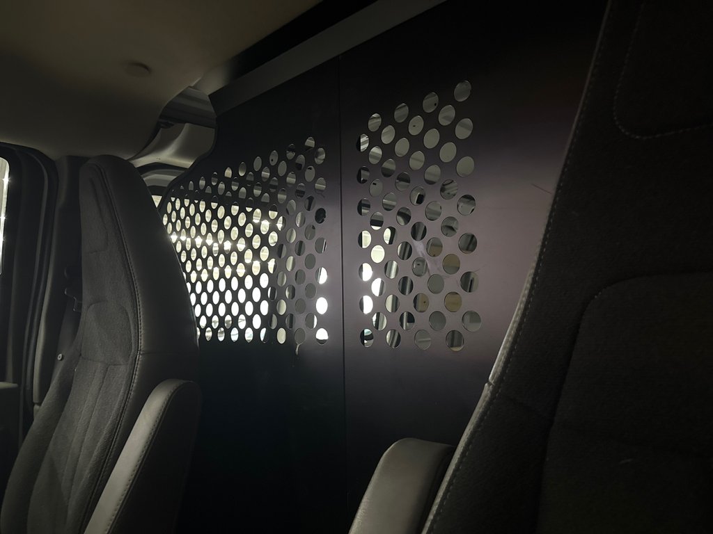 2023 GMC Savana Cargo Van 2500 in Saint-Jean-Sur-Richelieu, Quebec - 17 - w1024h768px