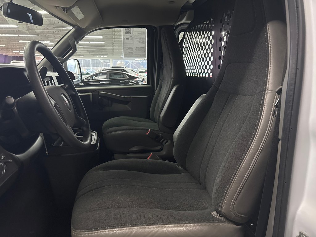 2023 GMC Savana Cargo Van 2500 in Saint-Jean-Sur-Richelieu, Quebec - 11 - w1024h768px