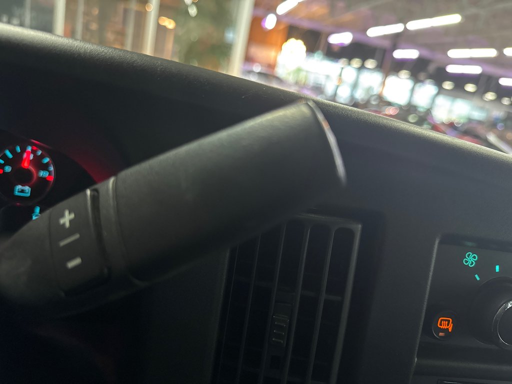 2023 GMC Savana Cargo Van 2500 in Saint-Jean-Sur-Richelieu, Quebec - 23 - w1024h768px