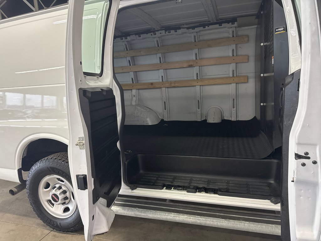 2023 GMC Savana Cargo Van 2500 in Saint-Jean-Sur-Richelieu, Quebec - 6 - w1024h768px