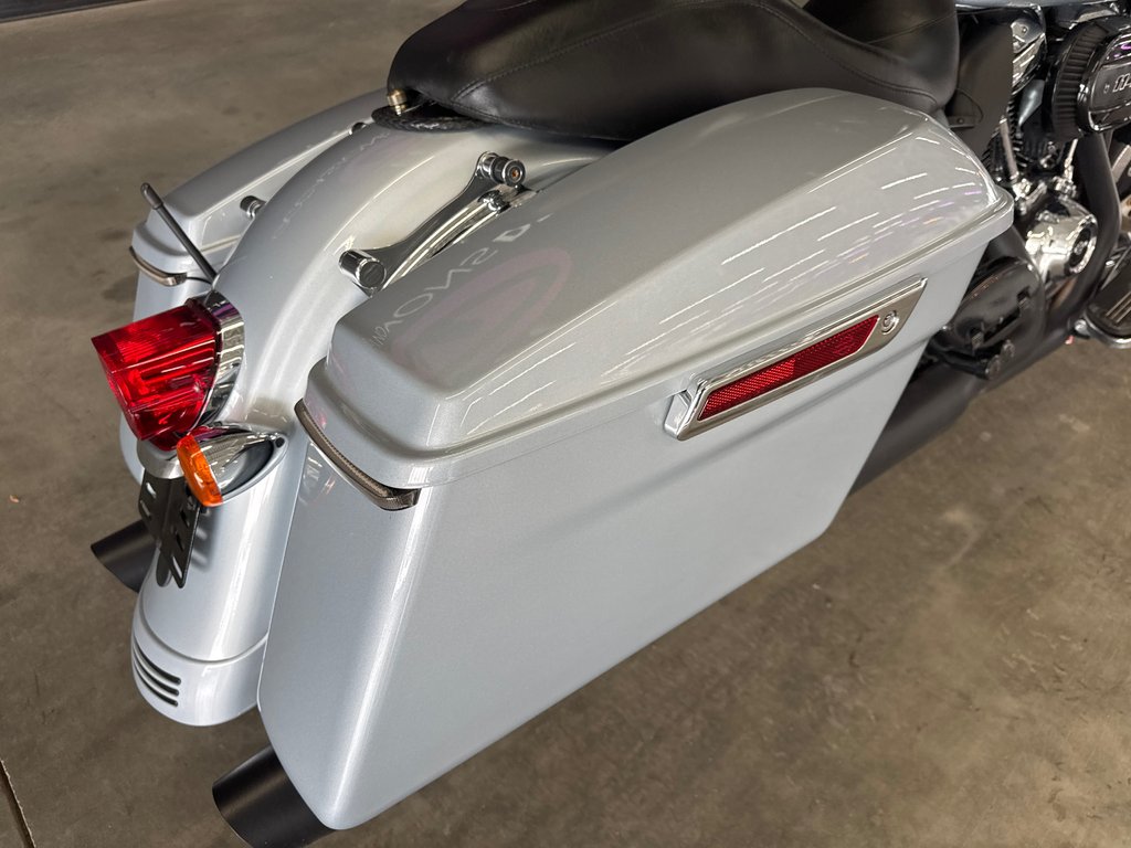 2023 HARLEY DAVIDSON FLHX STREET GLIDE in Saint-Jean-Sur-Richelieu, Quebec - 8 - w1024h768px