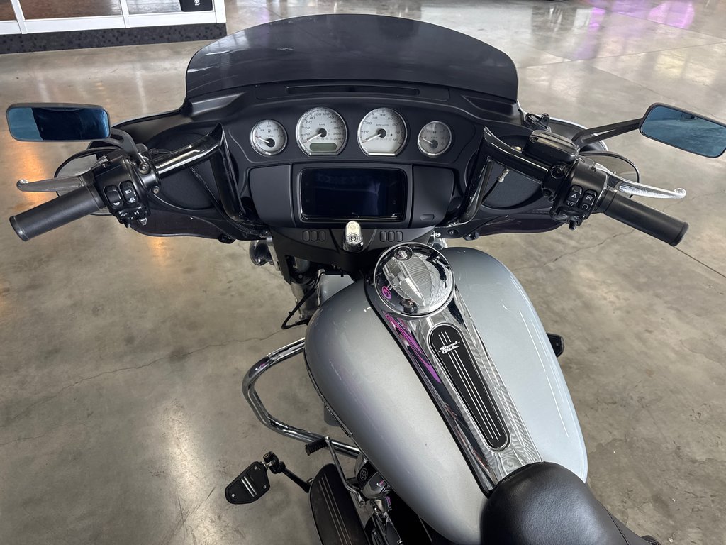 2023 HARLEY DAVIDSON FLHX STREET GLIDE in Saint-Jean-Sur-Richelieu, Quebec - 4 - w1024h768px