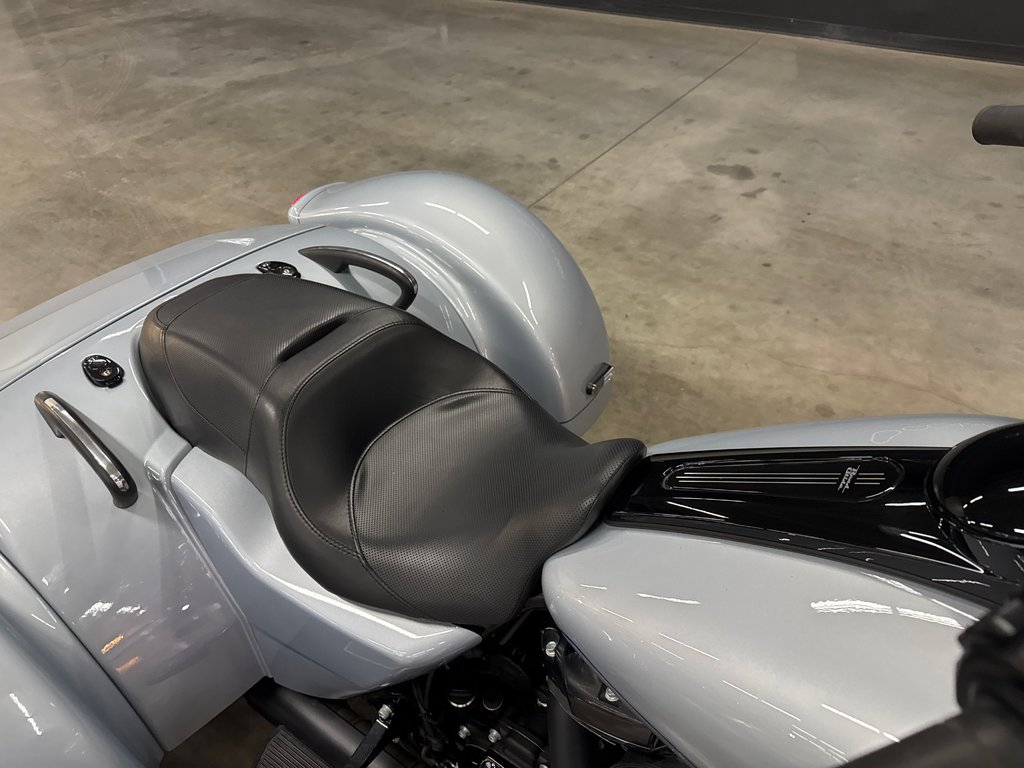 2024 HARLEY DAVIDSON FLTRT FREEWHEELERTRIKE in Saint-Jean-Sur-Richelieu, Quebec - 7 - w1024h768px