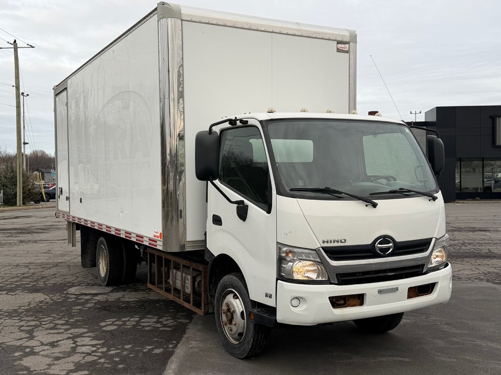 Hino 195 DRY BOX 2018 à Saint-Jean-Sur-Richelieu, Québec - 5 - w1024h768px