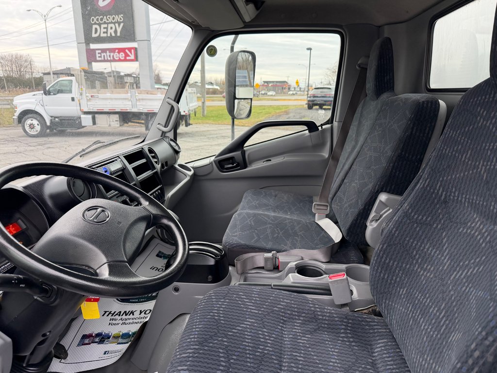 Hino 195 DRY BOX 2018 à Saint-Jean-Sur-Richelieu, Québec - 7 - w1024h768px