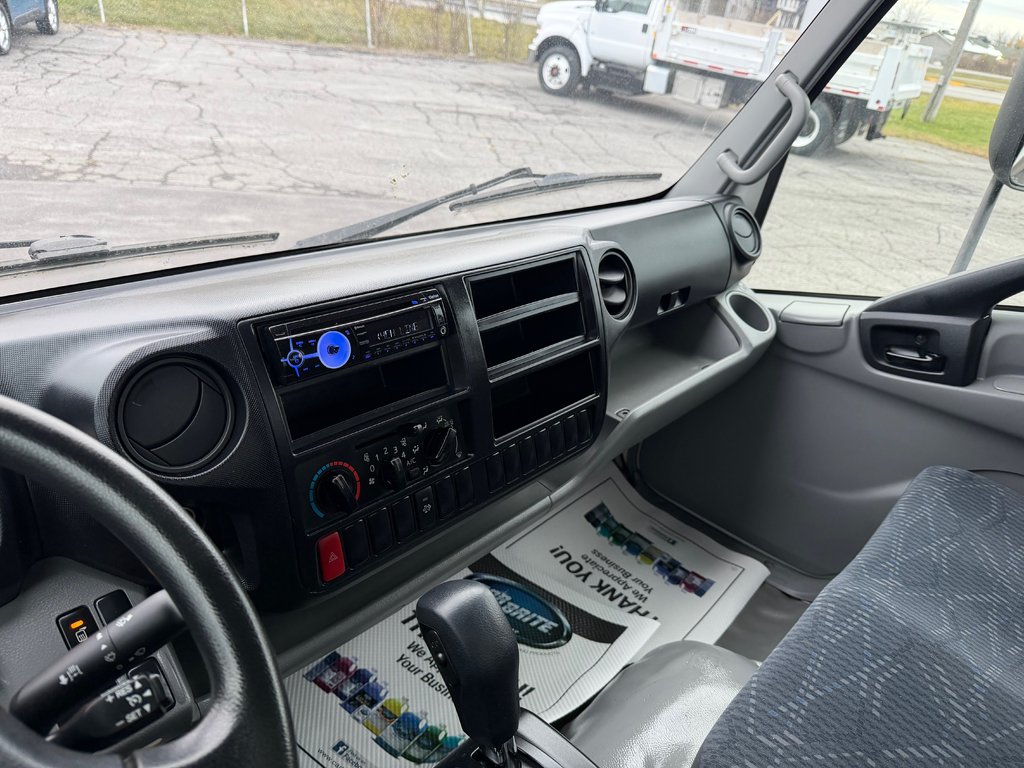 Hino 195 DRY BOX 2018 à Saint-Jean-Sur-Richelieu, Québec - 9 - w1024h768px