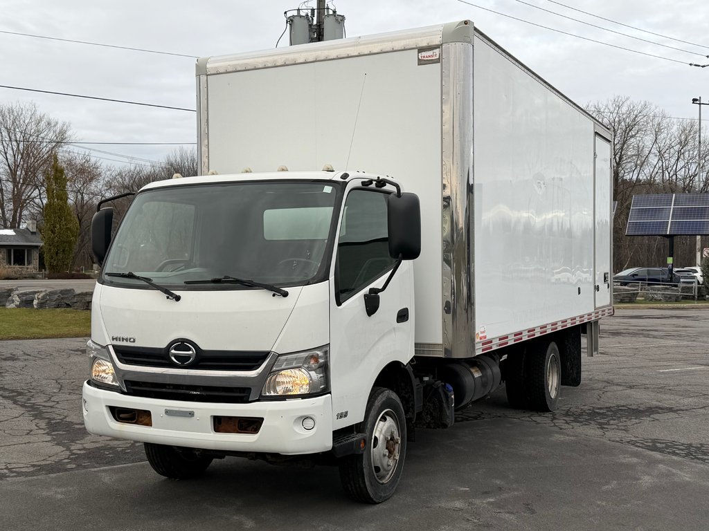 Hino 195 DRY BOX 2018 à Saint-Jean-Sur-Richelieu, Québec - 3 - w1024h768px