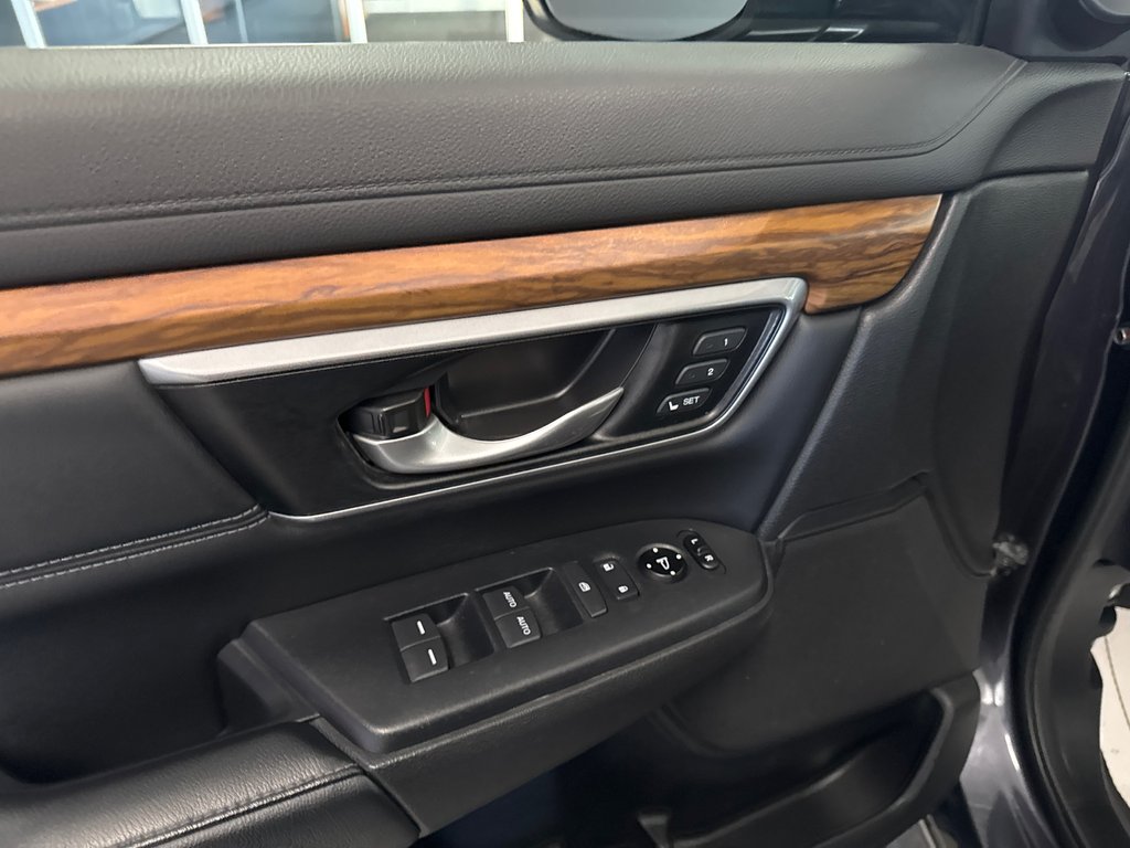 2019 Honda CR-V Touring in Saint-Jean-Sur-Richelieu, Quebec - 16 - w1024h768px