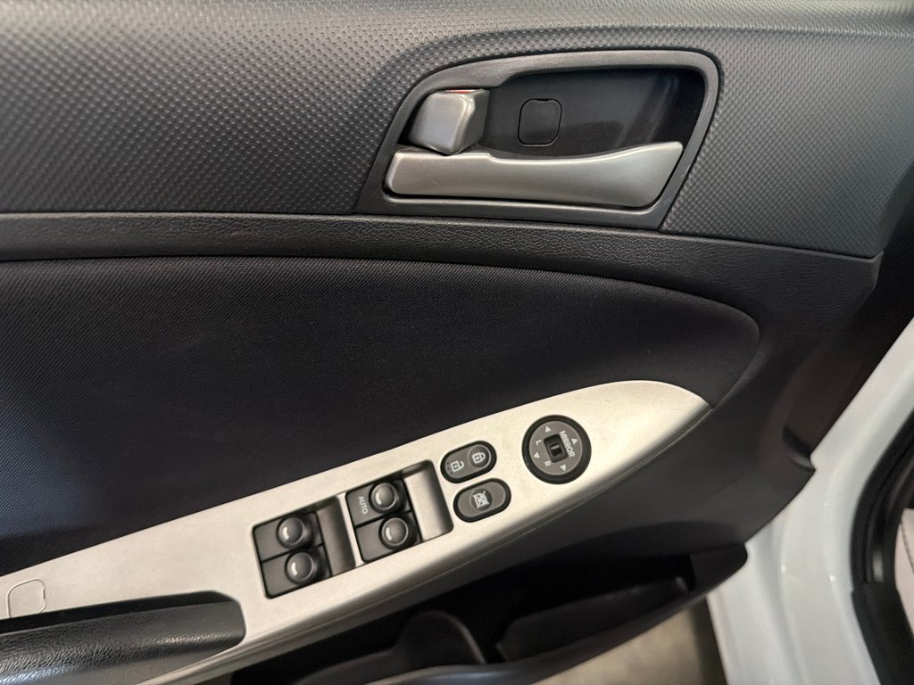 2016 Hyundai Accent GL in Saint-Jean-Sur-Richelieu, Quebec - 11 - w1024h768px