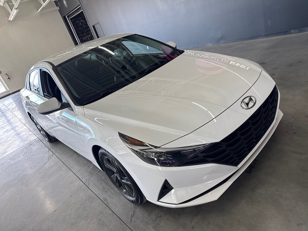 2022 Hyundai Elantra Preferred in Saint-Jean-Sur-Richelieu, Quebec - 2 - w1024h768px