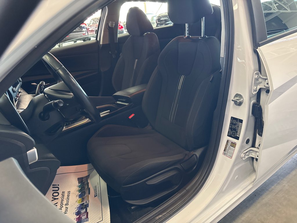 2022 Hyundai Elantra Preferred in Saint-Jean-Sur-Richelieu, Quebec - 7 - w1024h768px