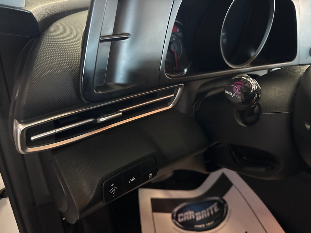 2022 Hyundai Elantra Preferred in Saint-Jean-Sur-Richelieu, Quebec - 12 - w1024h768px