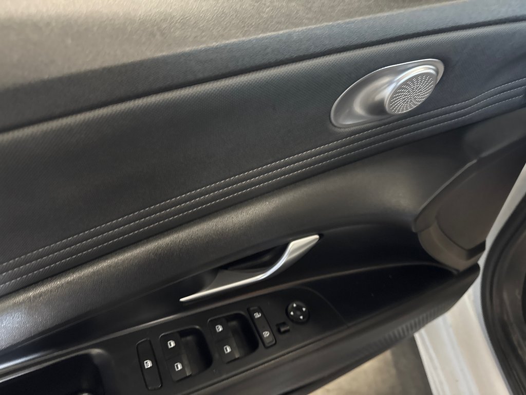 2022 Hyundai Elantra Preferred in Saint-Jean-Sur-Richelieu, Quebec - 10 - w1024h768px