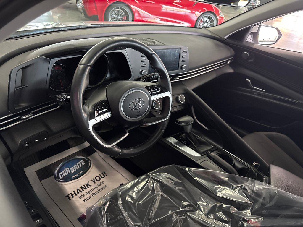 2023 Hyundai Elantra Preferred in Saint-Jean-Sur-Richelieu, Quebec - 8 - w1024h768px
