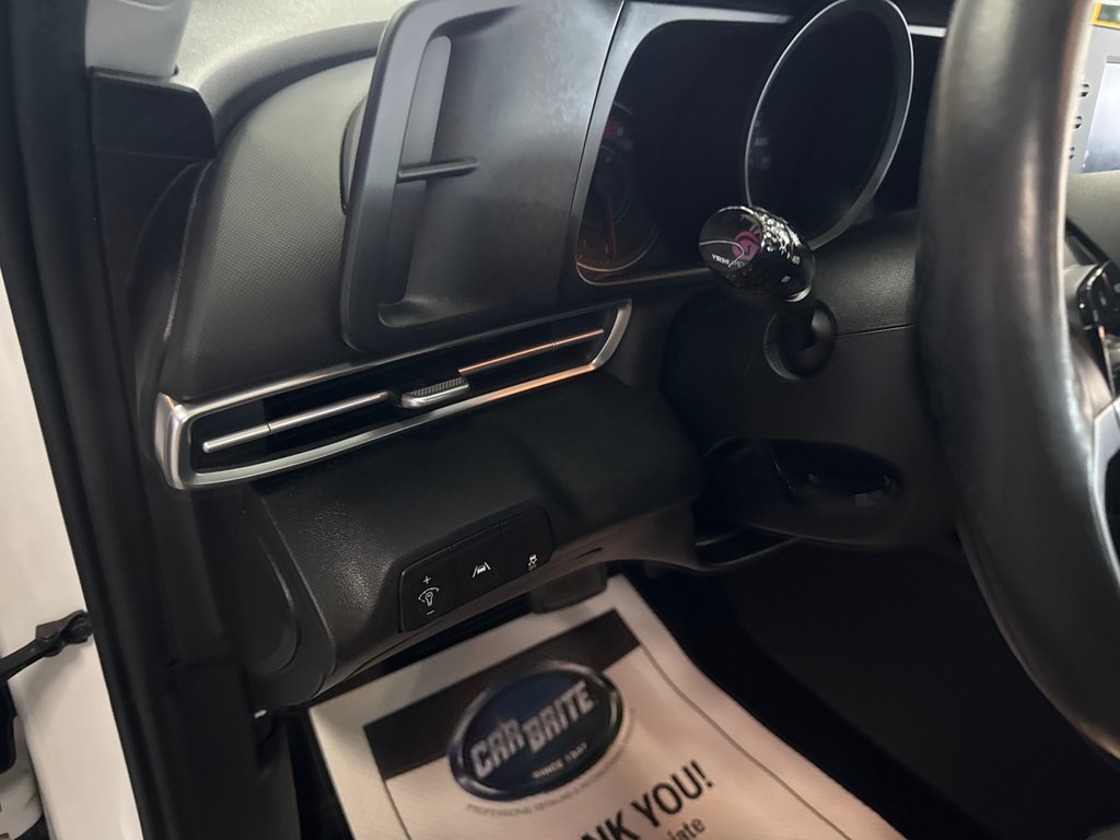 2023 Hyundai Elantra Preferred in Saint-Jean-Sur-Richelieu, Quebec - 11 - w1024h768px