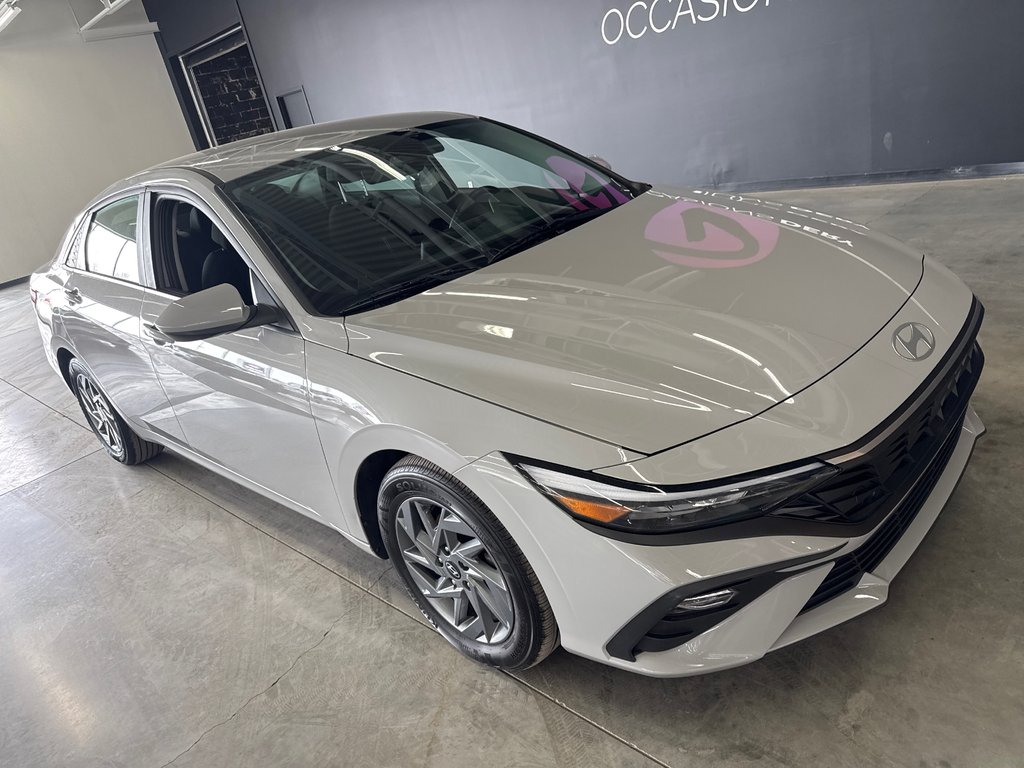 2024 Hyundai Elantra Preferred in Saint-Jean-Sur-Richelieu, Quebec - 2 - w1024h768px