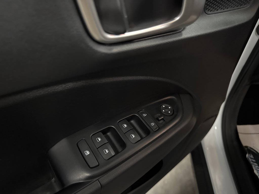 2022 Hyundai Venue Preferred in Saint-Jean-Sur-Richelieu, Quebec - 12 - w1024h768px