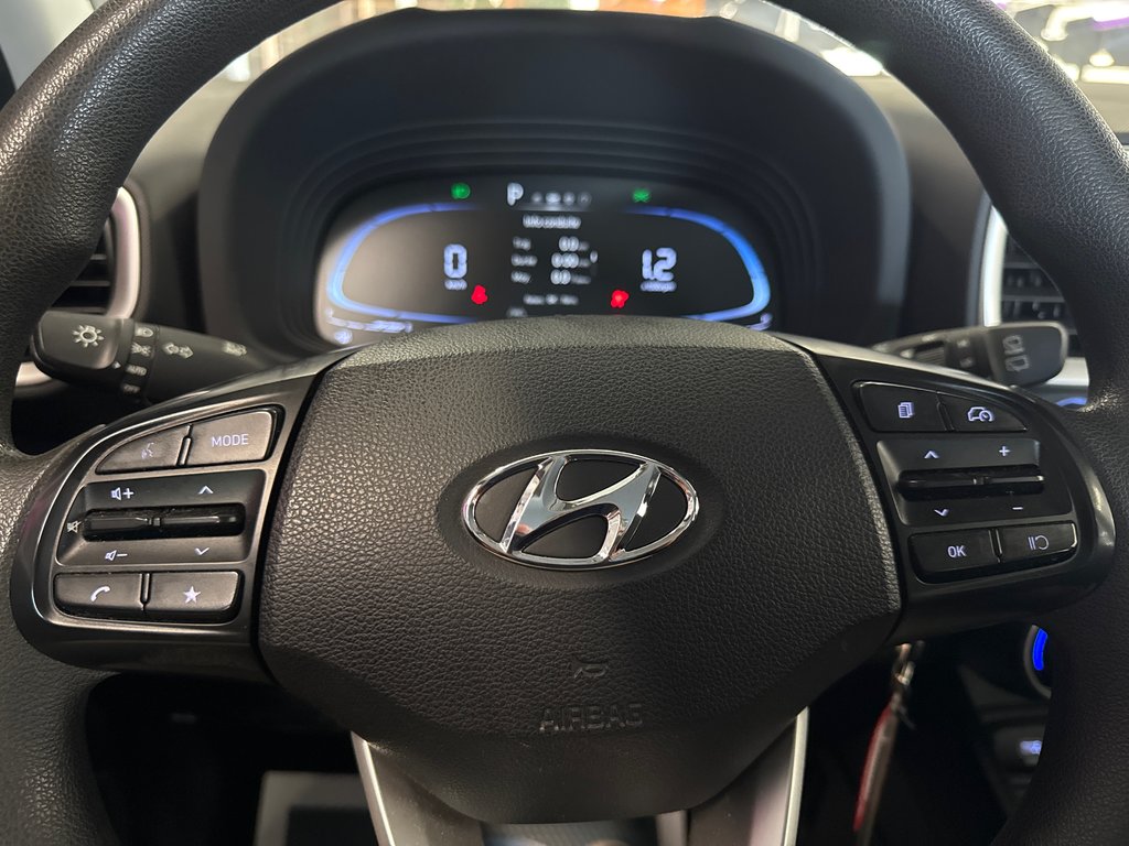 Hyundai Venue Essential 2023 à Saint-Jean-Sur-Richelieu, Québec - 11 - w1024h768px