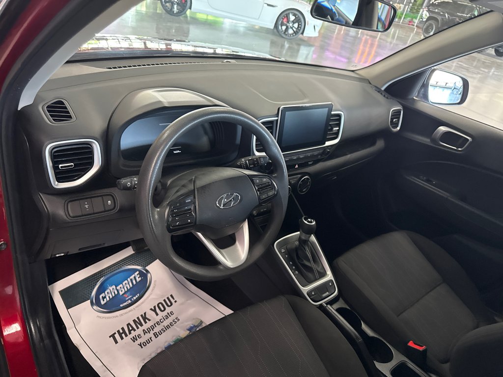 Hyundai Venue Essential 2023 à Saint-Jean-Sur-Richelieu, Québec - 9 - w1024h768px