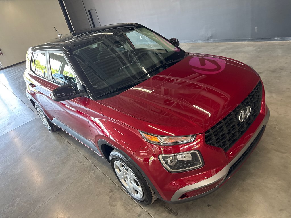 Hyundai Venue Essential 2023 à Saint-Jean-Sur-Richelieu, Québec - 2 - w1024h768px