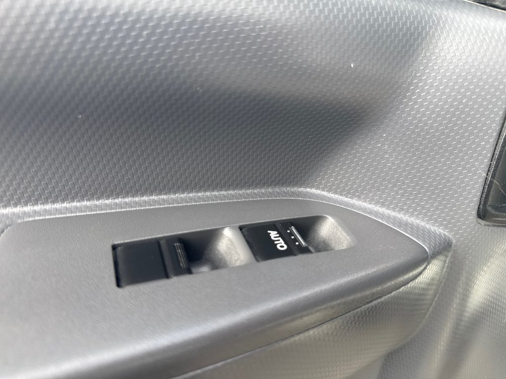 2024 Isuzu NPR HD V8 in Saint-Jean-Sur-Richelieu, Quebec - 10 - w1024h768px