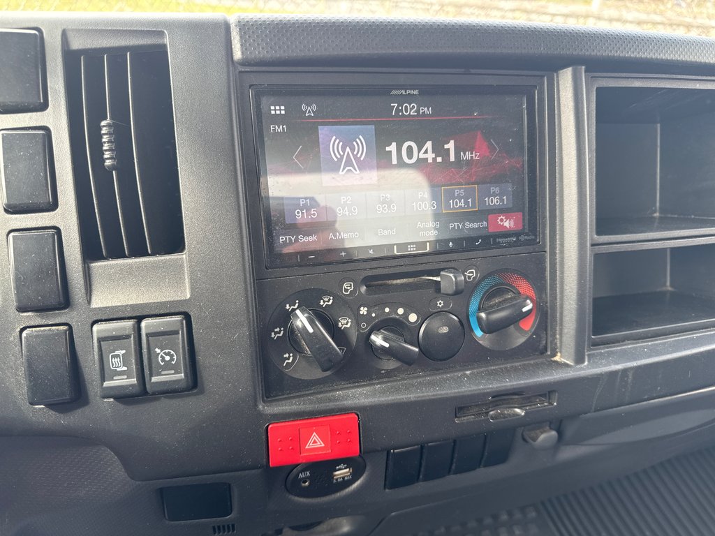 2024 Isuzu NPR HD V8 in Saint-Jean-Sur-Richelieu, Quebec - 16 - w1024h768px