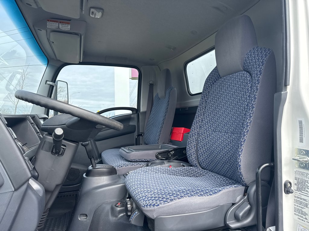 2024 Isuzu NPR HD V8 in Saint-Jean-Sur-Richelieu, Quebec - 9 - w1024h768px