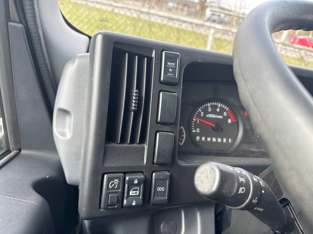 2024 Isuzu NPR HD V8 in Saint-Jean-Sur-Richelieu, Quebec - 13 - w1024h768px