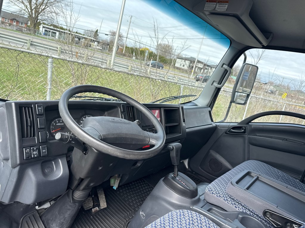 2024 Isuzu NPR HD V8 in Saint-Jean-Sur-Richelieu, Quebec - 12 - w1024h768px