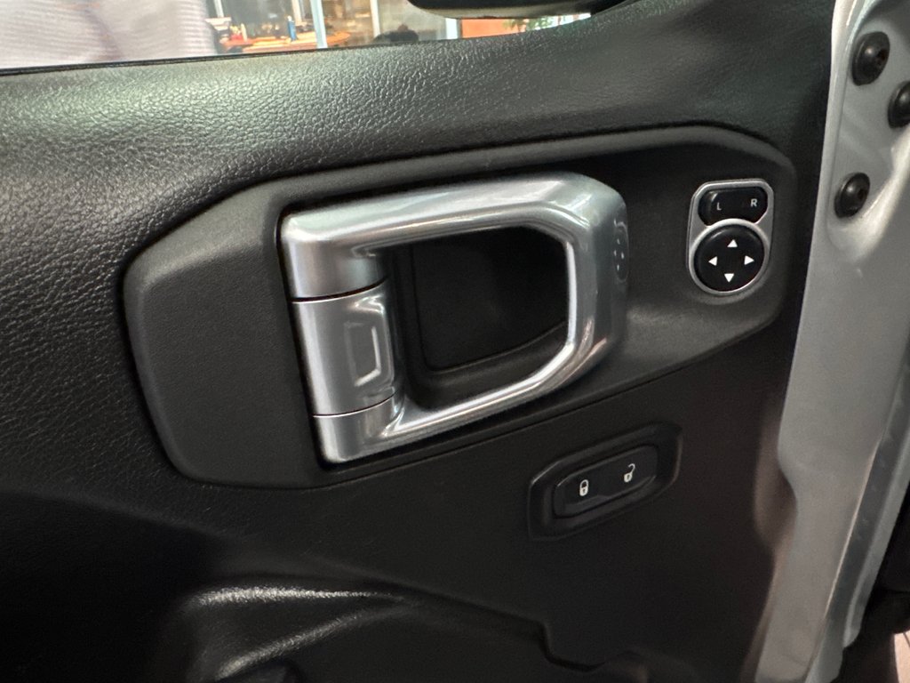2024 Jeep WRANGLER UNLIMITED 4XE Willys in Saint-Jean-Sur-Richelieu, Quebec - 13 - w1024h768px